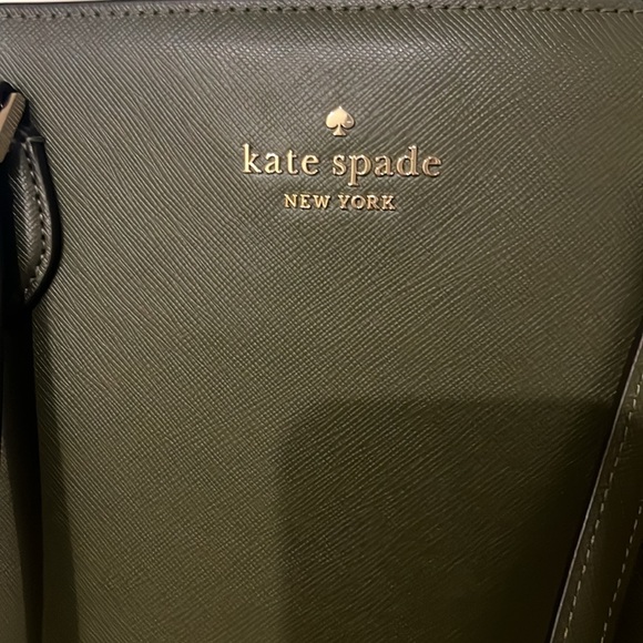 Kate Spade Madison Laptop Tote with matching wallet. - Picture 2 of 10